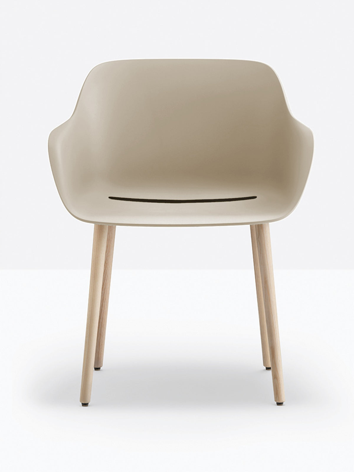 Fauteuil Babila XL pieds bois 2754 Pedrali, coque sable, pieds frêne naturel