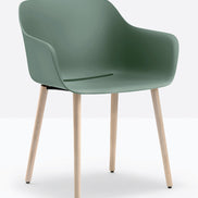 Fauteuil Babila XL pieds bois 2754 Pedrali, coque vert sauge, pieds frêne naturel