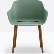 Fauteuil Babila XL pieds bois 2754 Pedrali, coque vert sauge, pieds noyer