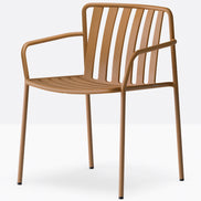 Fauteuil Coney miel vue de trois quarts