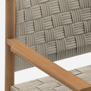 Détail de l'accoudoir en teck du fauteuil Griante