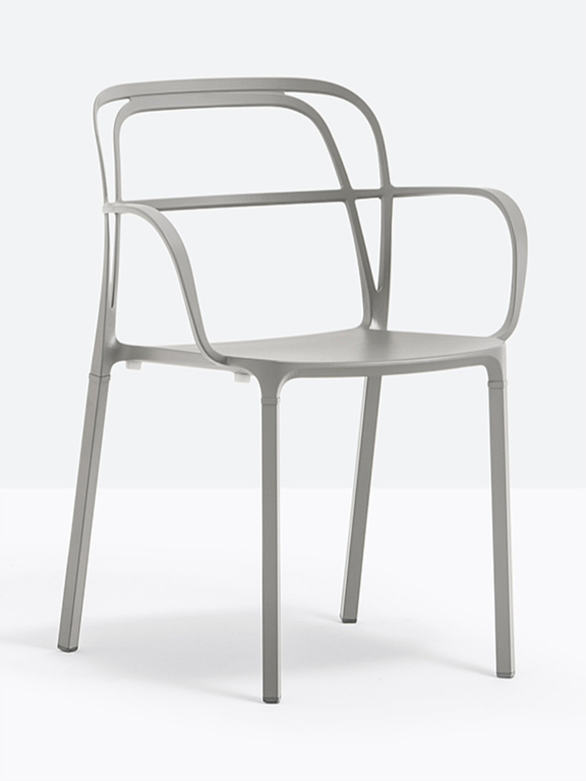 Fauteuil Intrigo beige vue de trois quarts