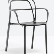 Fauteuil Intrigo noir vue de trois quarts