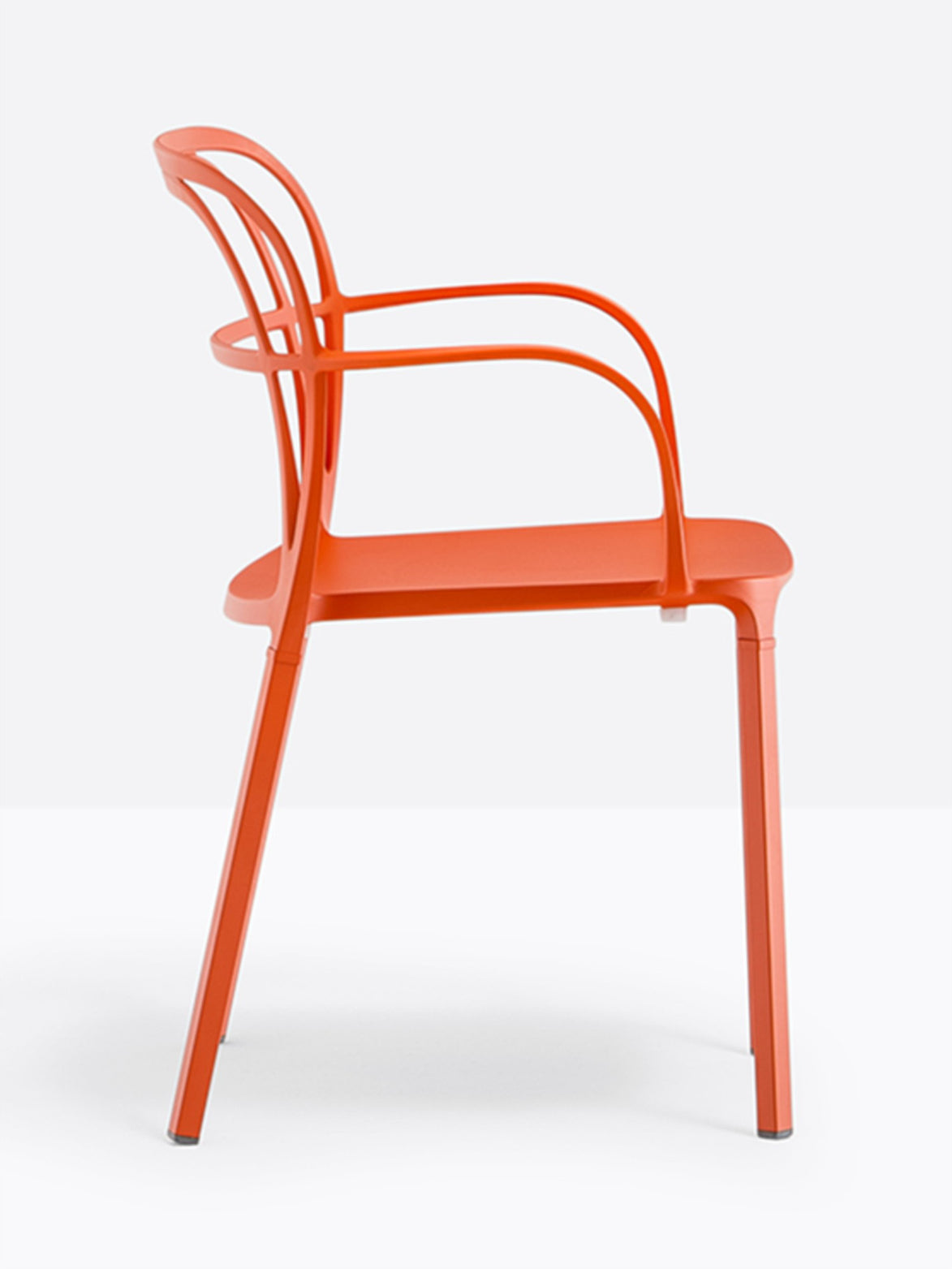 Fauteuil Intrigo orange vue de profil