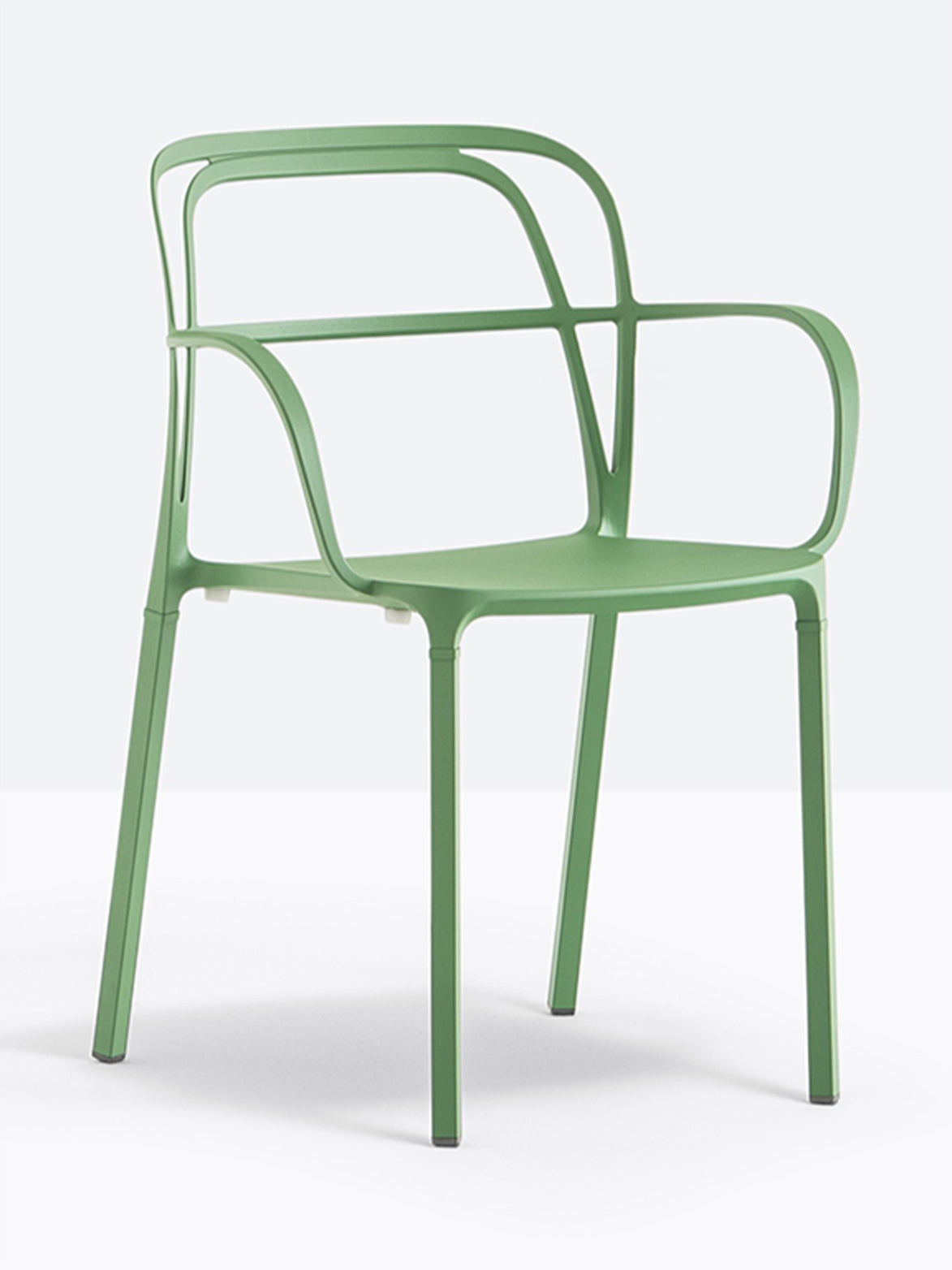Fauteuil Intrigo vert sauge vue de trois quarts