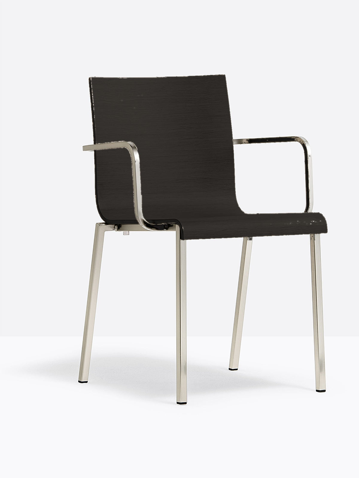 Fauteuil Kuadra XL Pedrali pieds carrés, bois noir