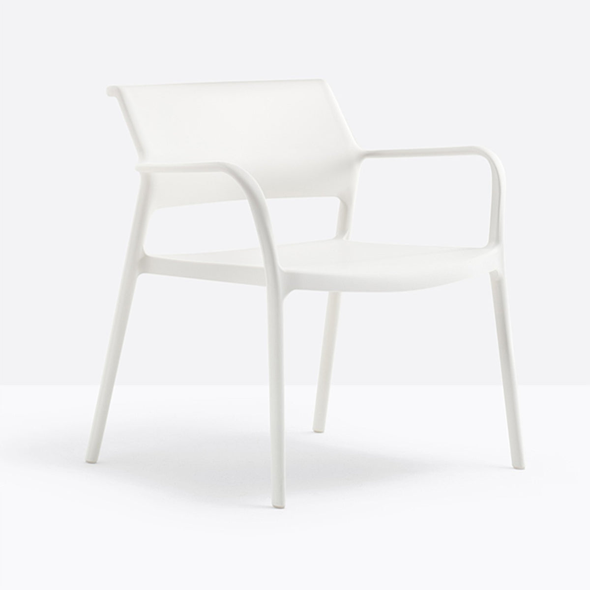 Fauteuil lounge Ara blanc vue de trois quarts