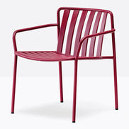 Fauteuil lounge Coney bordeaux vue de trois quarts