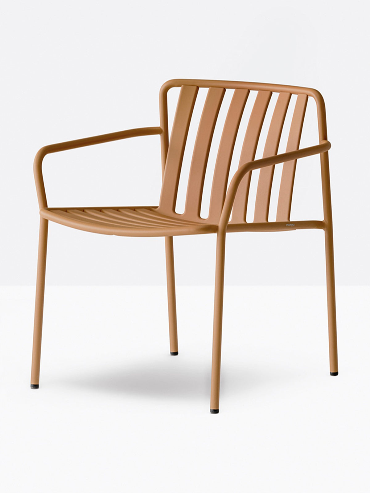 Fauteuil lounge Coney miel vue de trois quarts