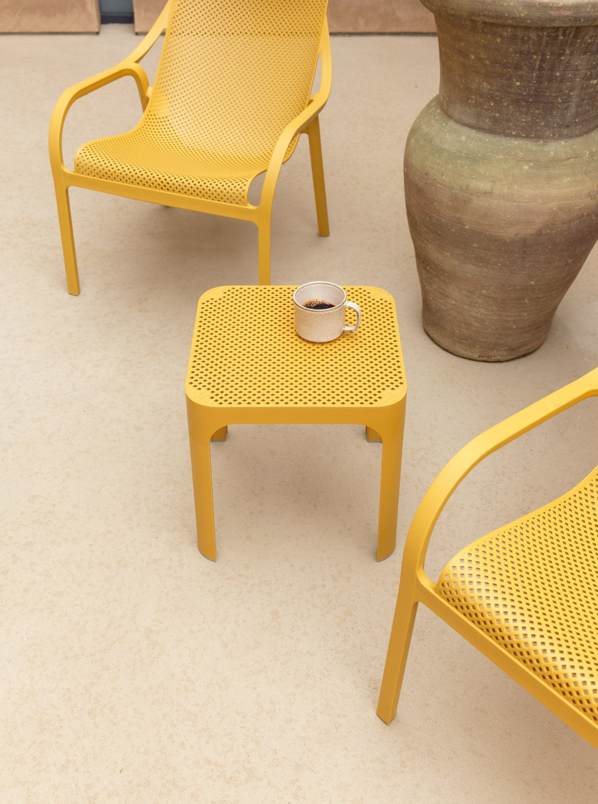 Fauteuil lounge Net Nardi – mise en situation CHR