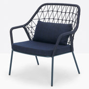Fauteuil lounge Panarea bleu marine vue de trois quarts