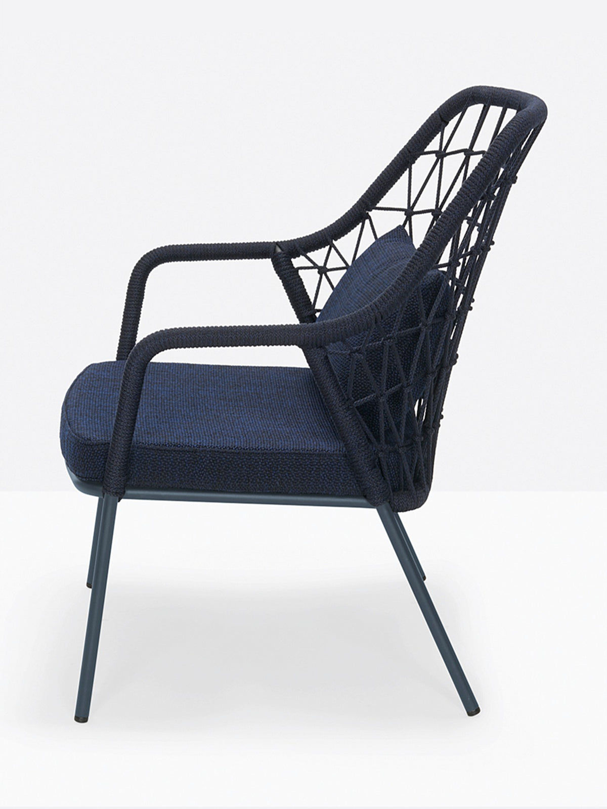 Fauteuil lounge Panarea bleu marine vue de profil