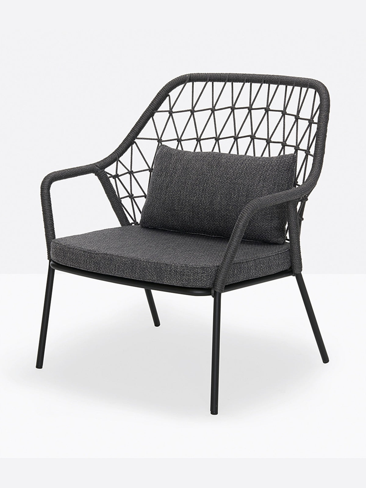 Fauteuil lounge Panarea noir vue de trois quarts