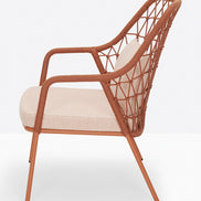 Fauteuil lounge Panarea terracotta et rose vue de profil