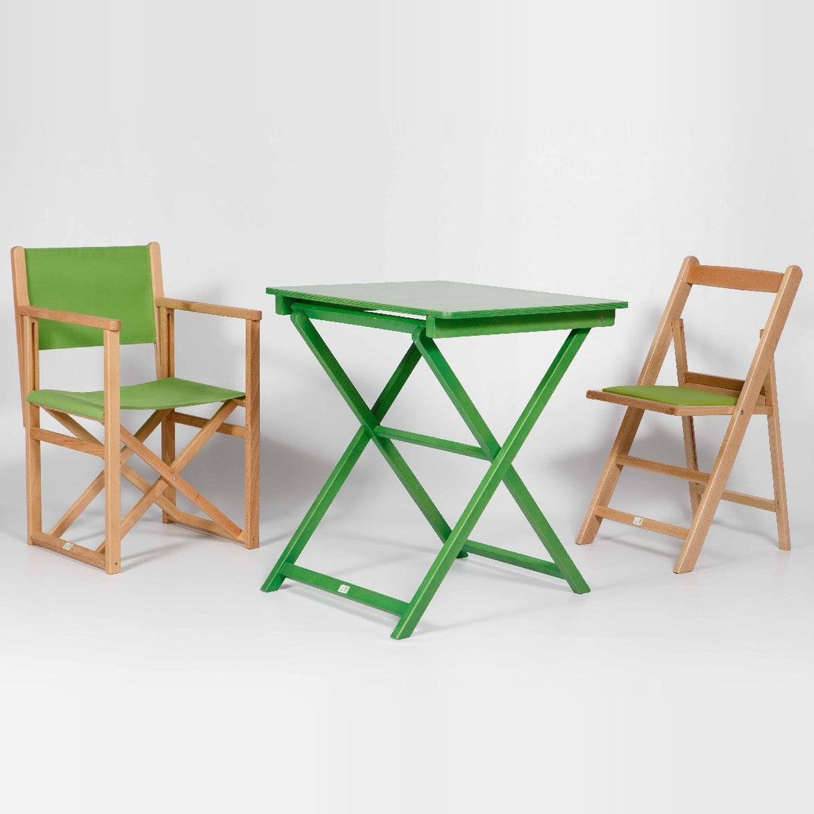 Fauteuil metteur en scène Mallorca toile verte en ambiance terrasse