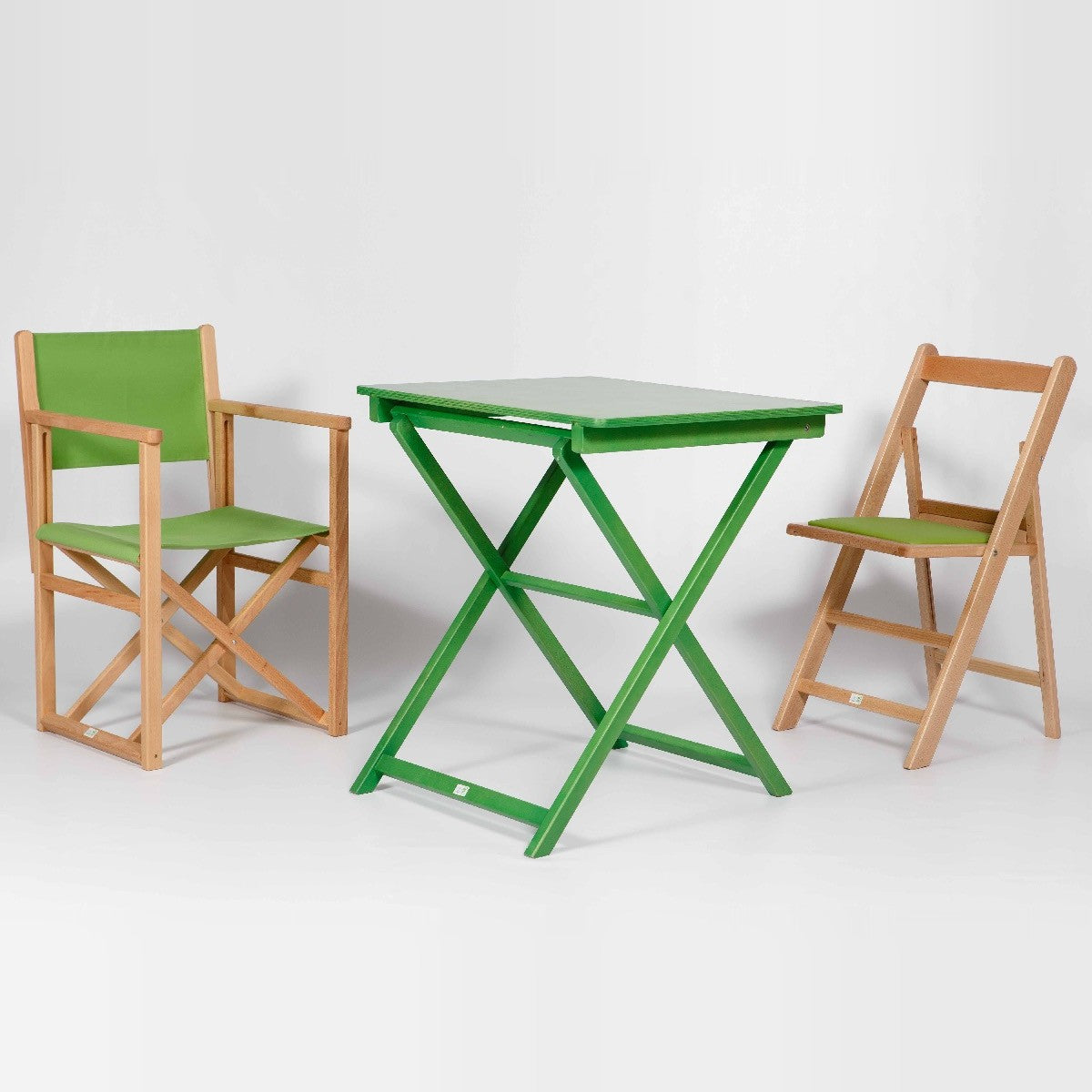 Fauteuil metteur en scène Mallorca toile verte en ambiance terrasse