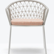 Fauteuil Panarea beige, coussin rose