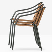 Fauteuils Philía empilés