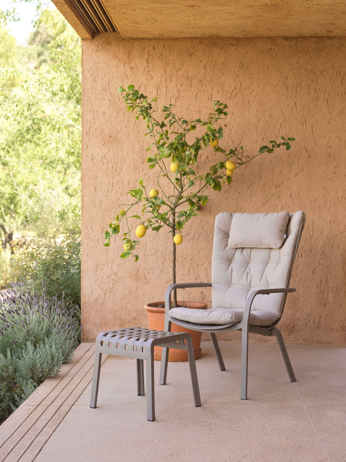 Fauteuil relax Folio Nardi – mise en situation CHR