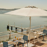 Parasol Formentera 350 x 350 cm Ezpeleta en situation sur une terrasse CHR