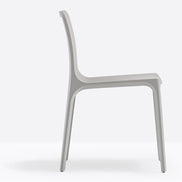 Chaise Frida 752 gris clair vue de profil