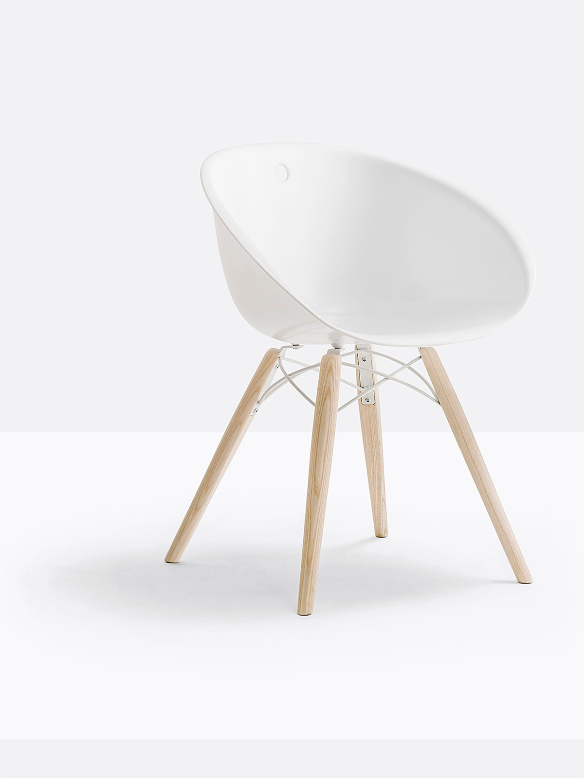 Chaise Gliss Wood 904 blanche vue de trois quarts arrière
