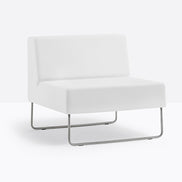 Fauteuil Host lounge 790 blanc vue de trois quarts