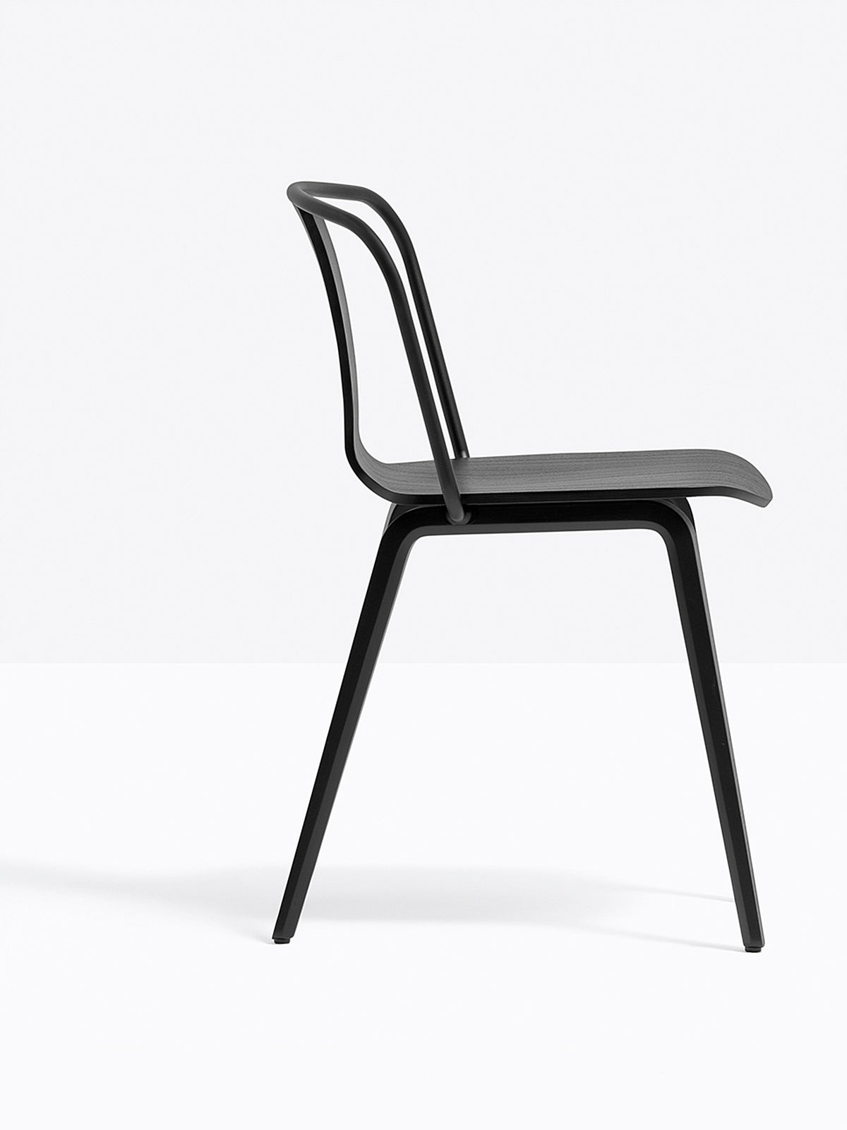 Chaise Jamaica 2910 noire vue de profil