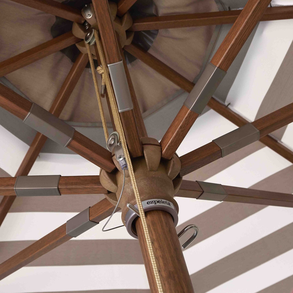 Parasol Java 300 x 300 cm Ezpeleta, détail de la structure
