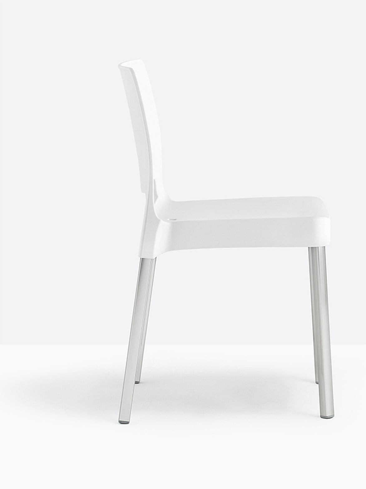 Chaise Joi 870 blanche vue de profil