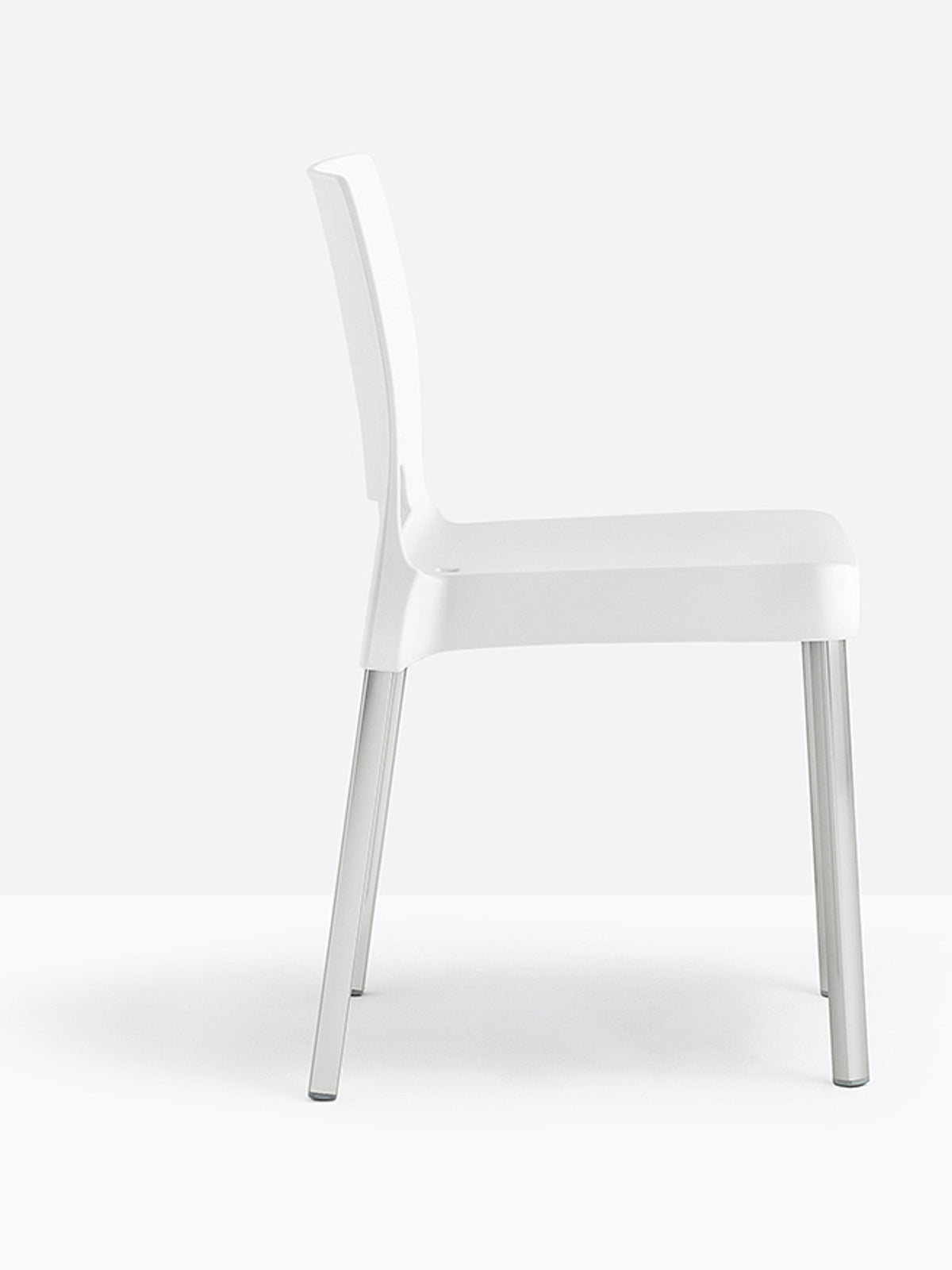 Chaise Joi 870 blanche vue de profil