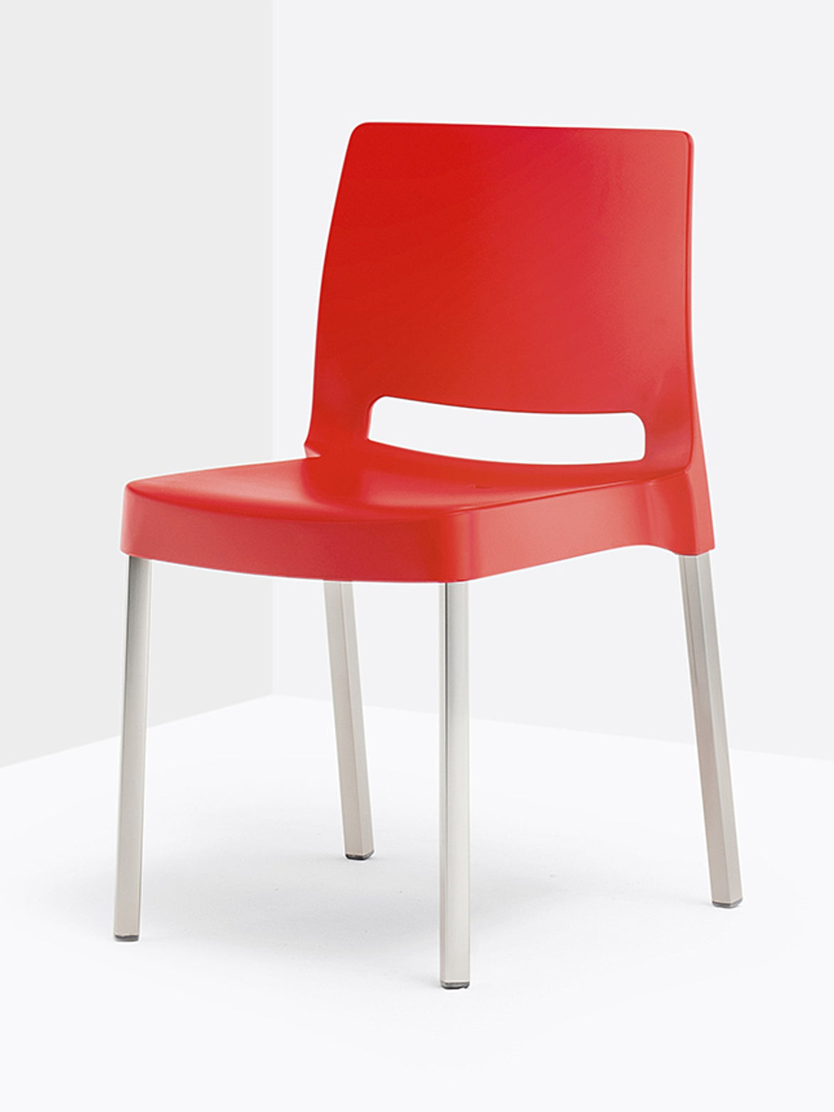 Chaise Joi 870 rouge vue de trois quarts