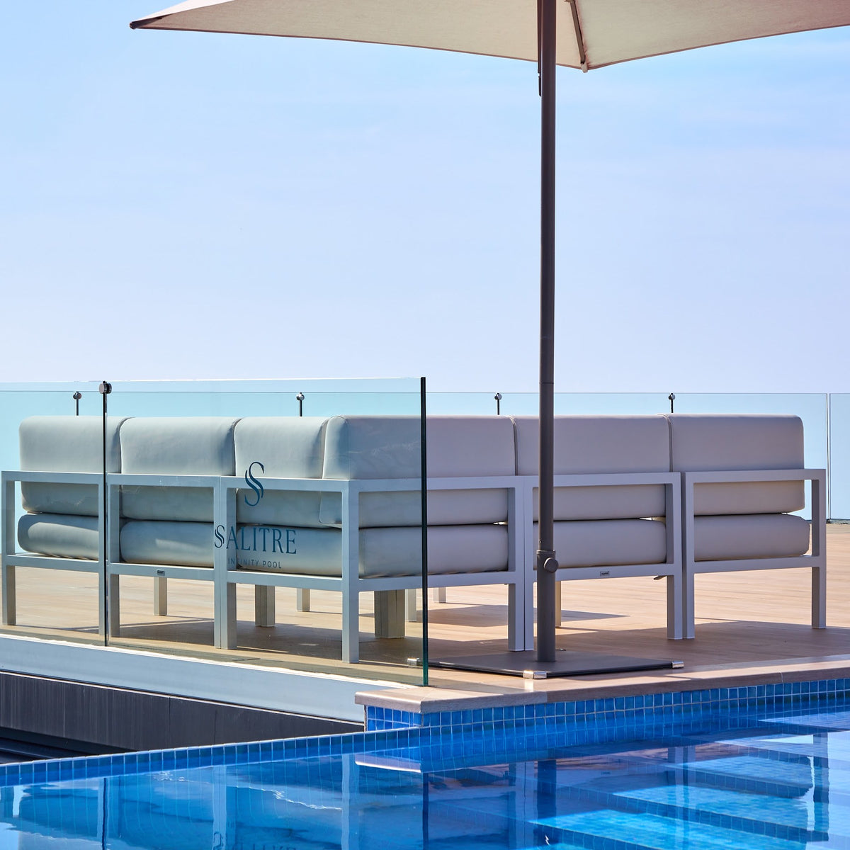 Élément central Marine Ezpeleta en situation, mobilier CHR
