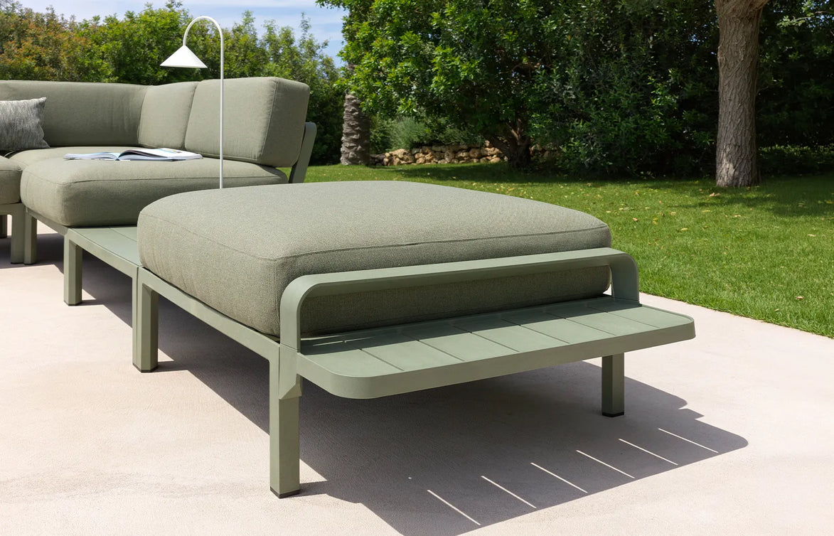 Tablette porte-objets Maximo Nardi – mise en scène terrasse