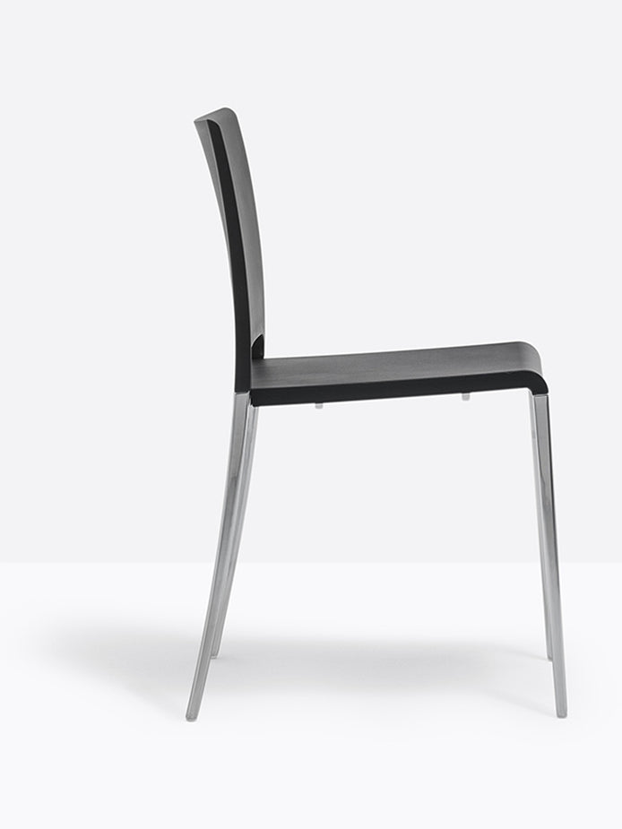 Chaise Mya 700 Pedrali noire, aluminium poli
