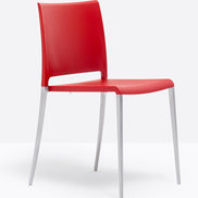 Chaise Mya 700 rouge aluminium satiné vue de profil