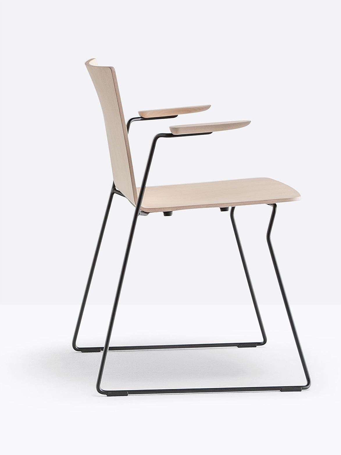 Fauteuil Osaka Metal 5715 frêne vue de trois quarts