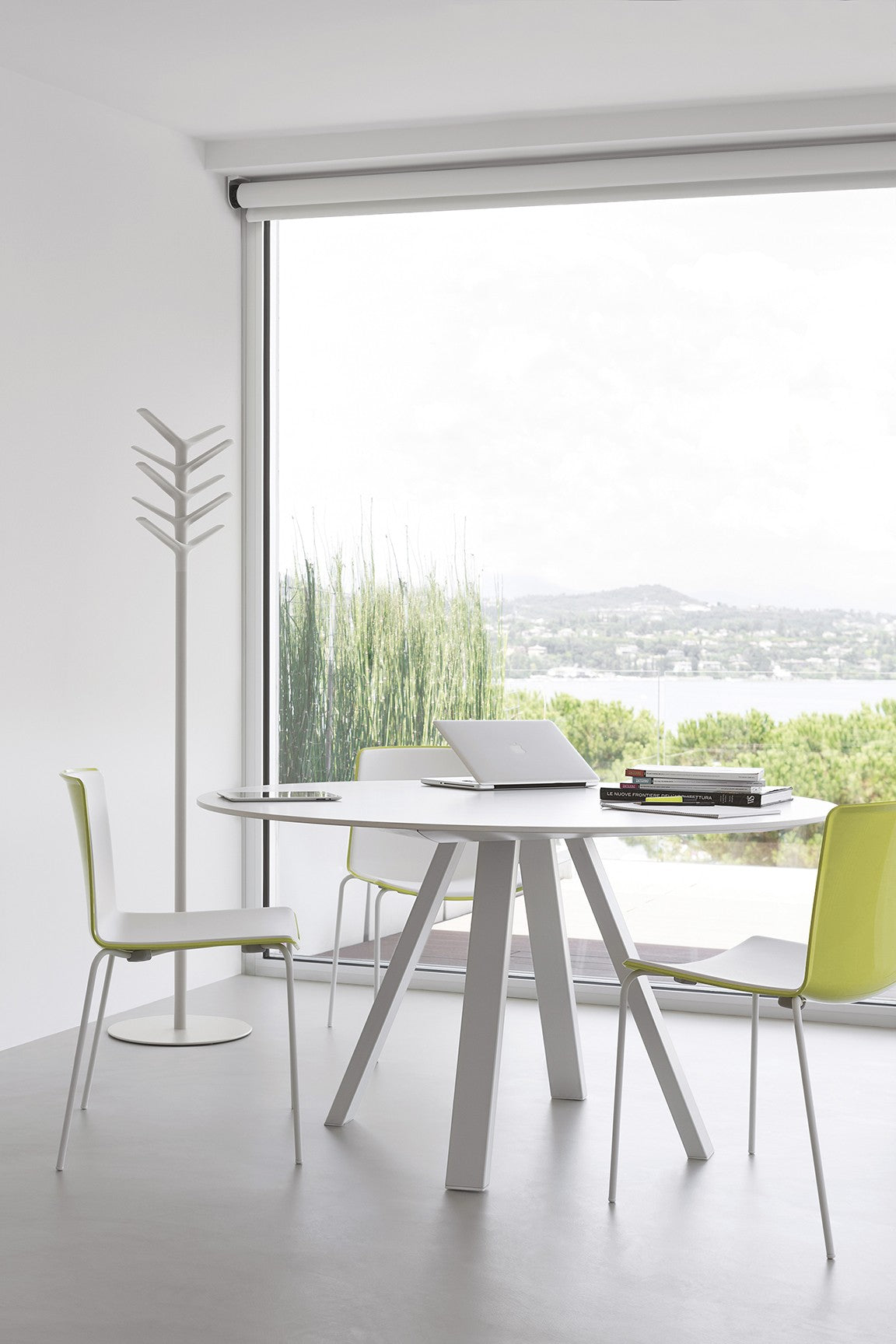 Gamme Tweet Pedrali en situation, mobilier CHR
