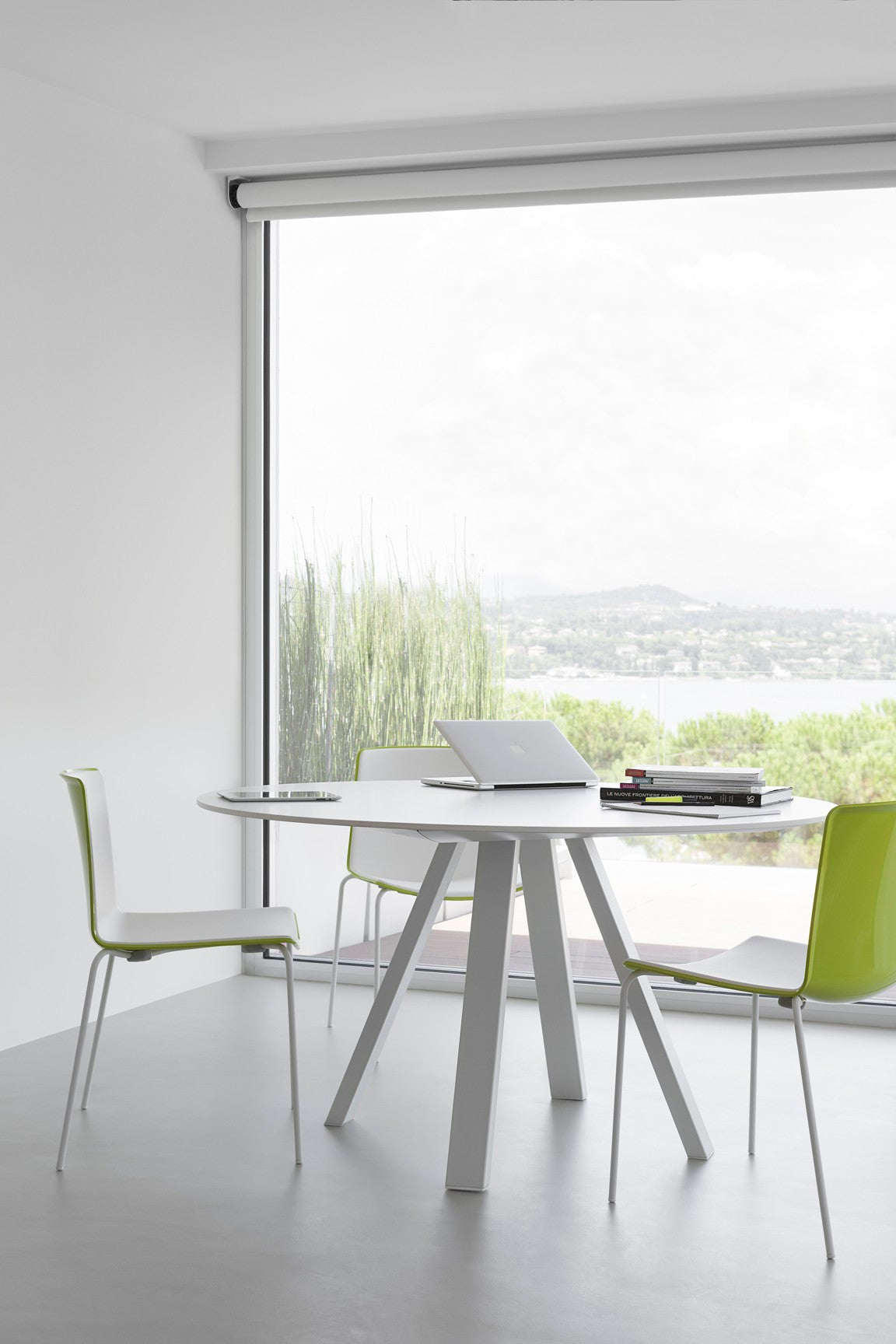 Gamme Tweet Pedrali en situation, mobilier CHR