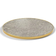 Plateau cerclage laiton Riviera rond 27 mm — décor Béton Griffé, cerclage laiton lisse