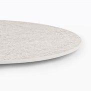 Plateau rond en grès cérame White Fossil, chant 10 mm