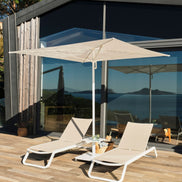 Parasol Platto 250 x 250 cm Ezpeleta en situation sur une terrasse CHR
