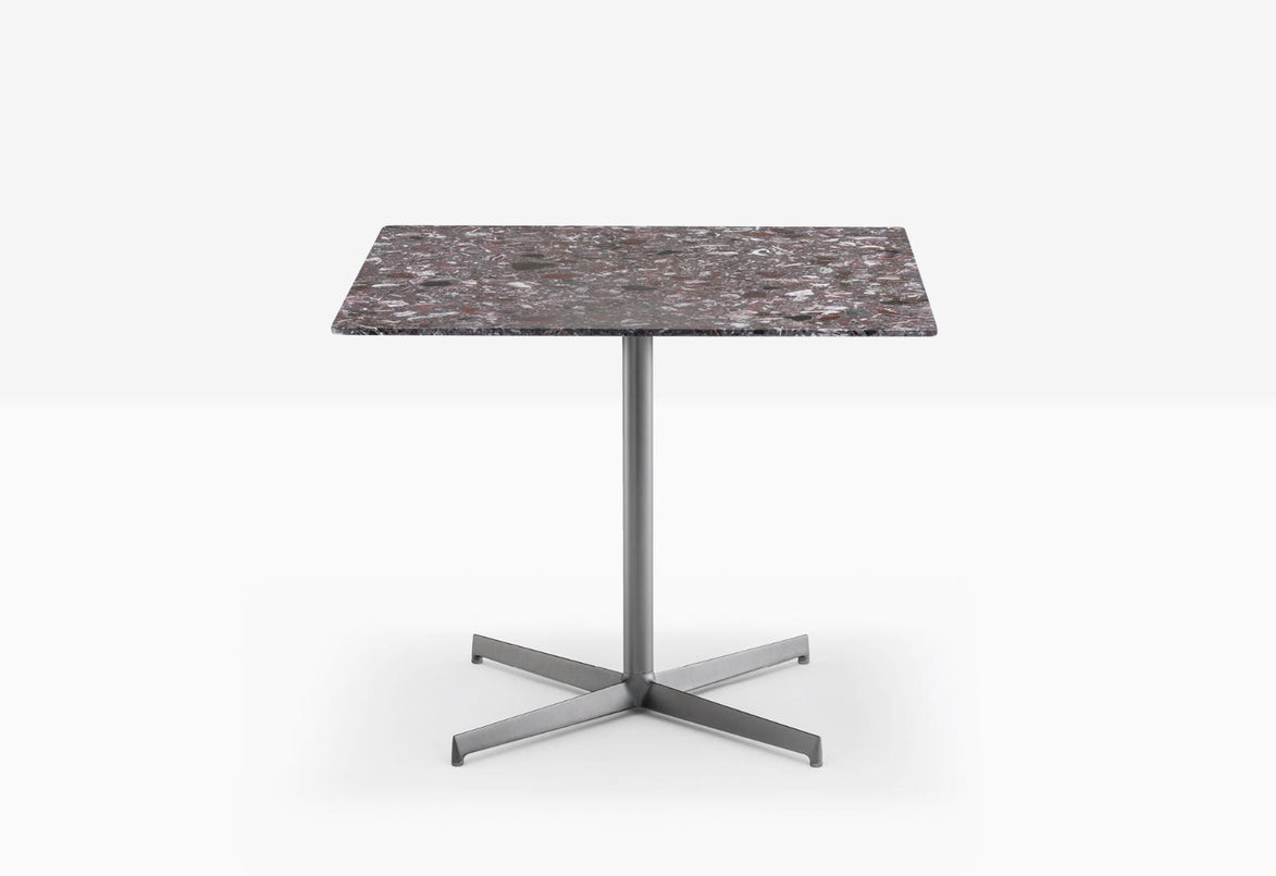 Table de restaurant avec plateau carré en marbre reconstitué sur piètement acier