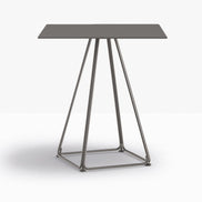 Table complète carrée Lunar Pedrali — plateau acier et piètement fil d'acier coloris Gris anthracite GA