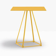 Table complète carrée Lunar Pedrali — plateau acier et piètement fil d'acier coloris Jaune moutarde GI100