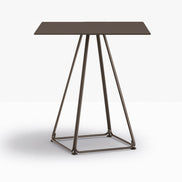 Table complète carrée Lunar Pedrali — plateau acier et piètement fil d'acier coloris Marron MG