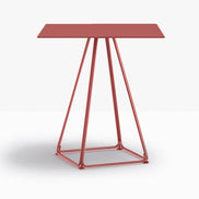 Table complète carrée Lunar Pedrali — plateau acier et piètement fil d'acier coloris Rouge foncé RO200