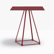 Table complète carrée Lunar Pedrali — plateau acier et piètement fil d'acier coloris Bordeaux RO300