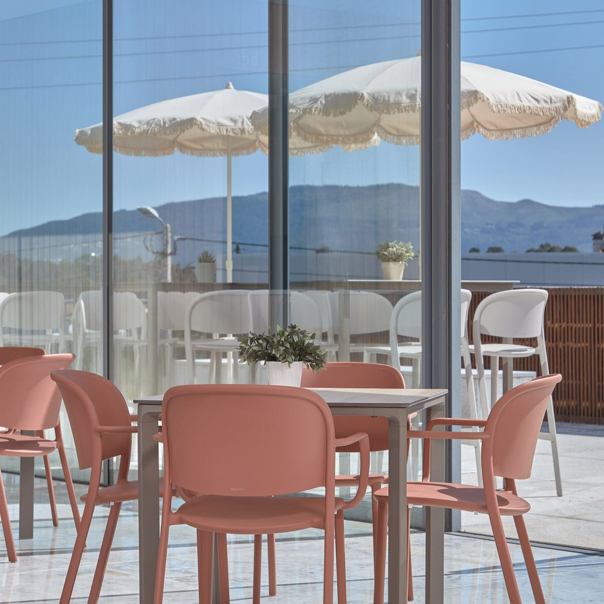 Table Meet Ezpeleta en terrasse, mobilier CHR