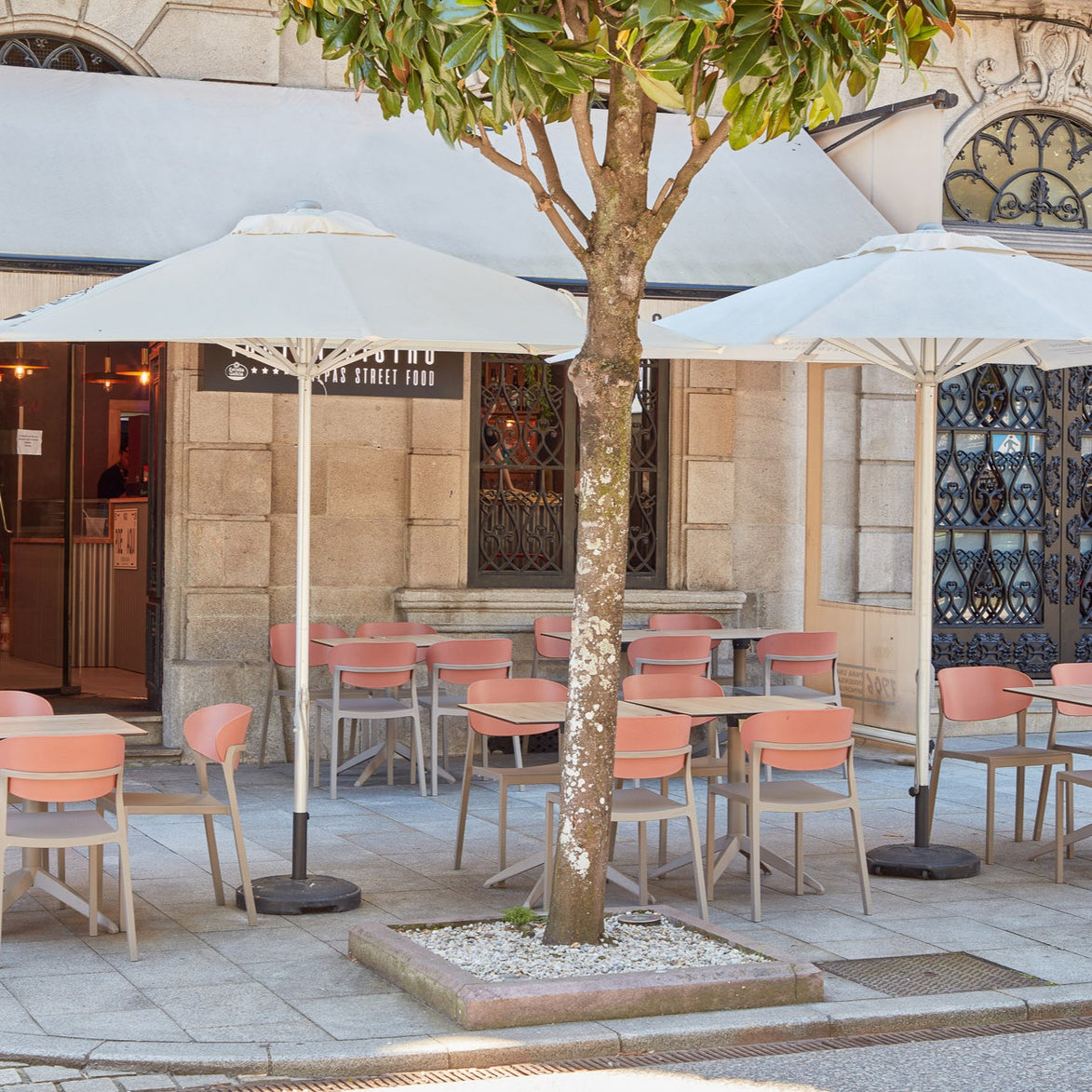 Table Quatro Fix Ezpeleta en terrasse, mobilier CHR